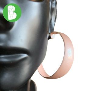 VINTAGE 1980'S LIGHT PEACH PEARLIZED HOOP EARRINGS